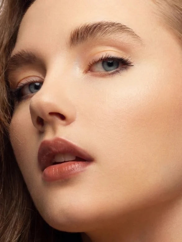 Signature Lipstick: 90’ Nude